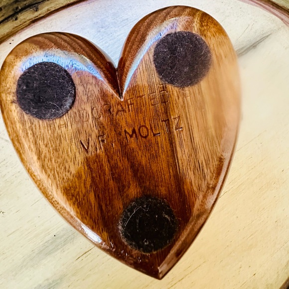 Vintage Heart Shaped Wood Trinket Box with Monogram P - Picture 4 of 12